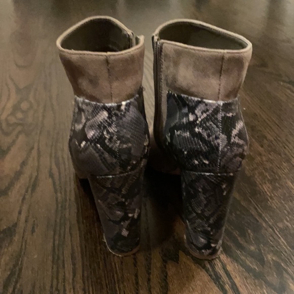 Olive green/Tan suede reptile booties - Picture 4 of 5